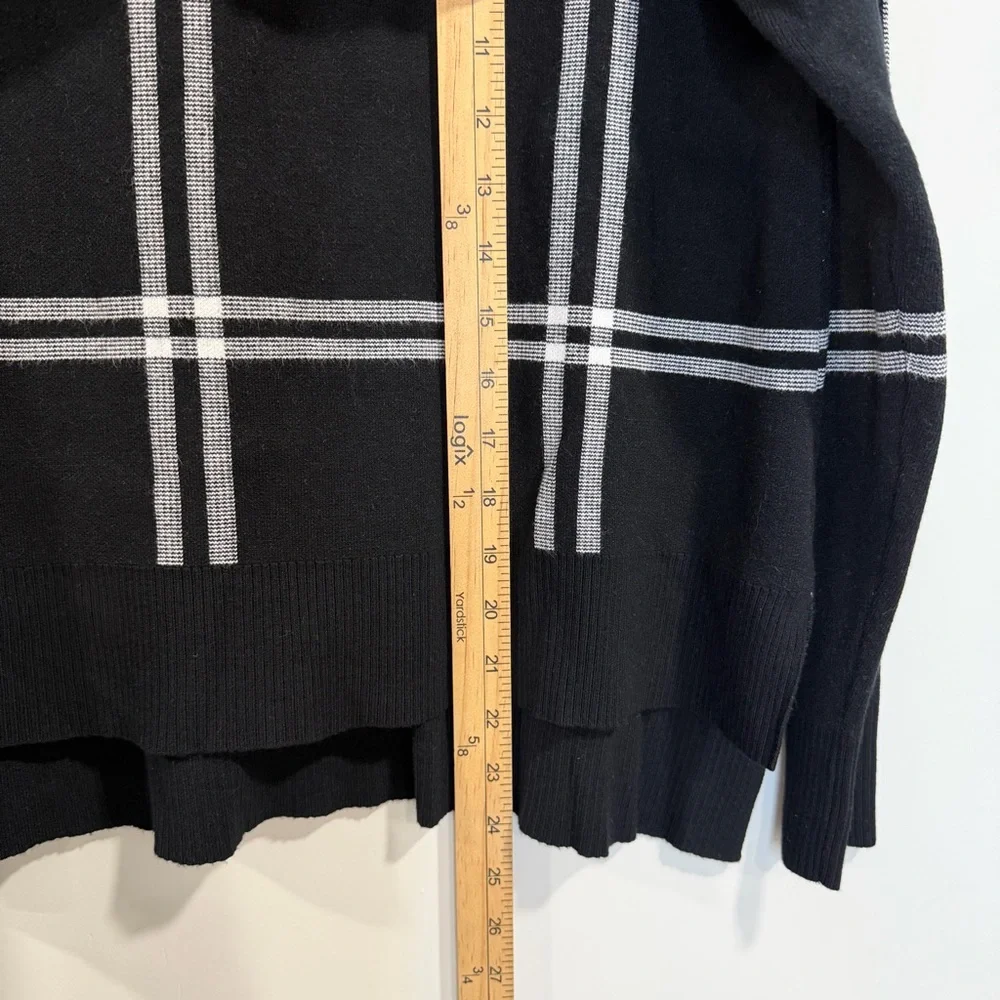 SAKS FIFTH AVENUE Women's Black/White Plaid Split Hem Sweater Size S - Picture 7 of 7
